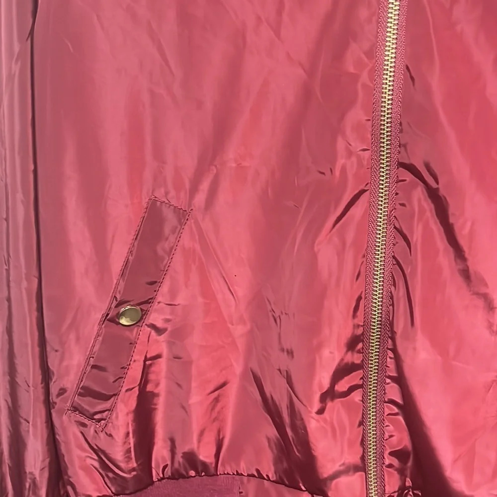 ACTIVE USA Women’s Red Metallic Satin Zip Front Bomber Jacket Medium - Picture 2 of 5